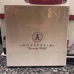 Anastasia glow kit